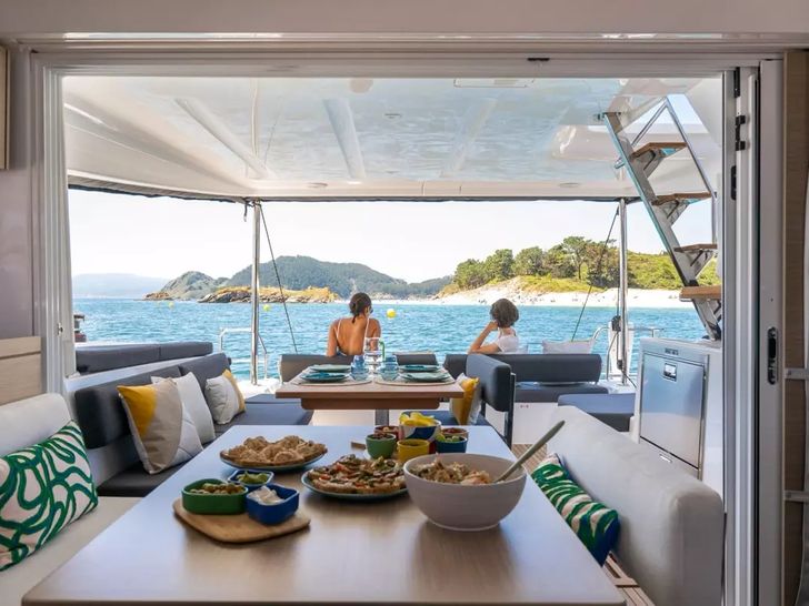 Lagoon 43 - dining set up Lagoon 43 - dining set up