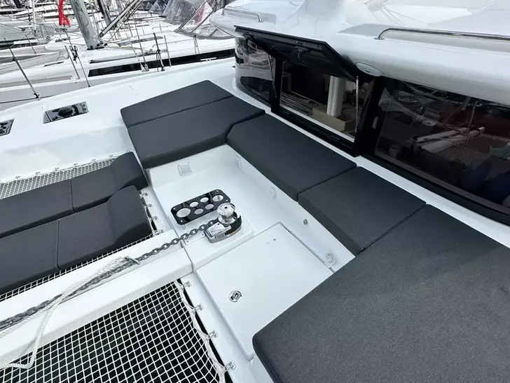 Lagoon 43 - foredeck lounge Lagoon 43 - foredeck lounge
