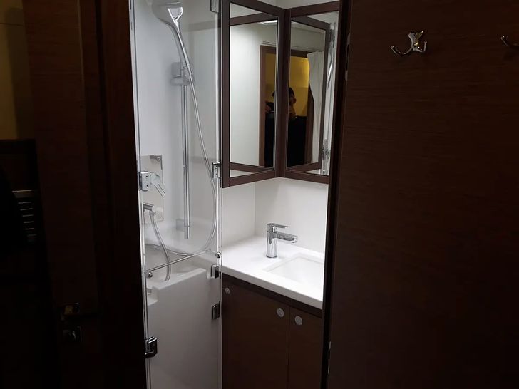 Lagoon 52F - cabin 1 bathroom Lagoon 52F - cabin 1 bathroom