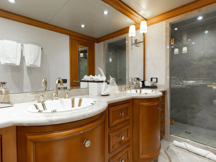 M3 Intermarine Savannah 147 - VIP cabin 3 bathroom M3 Intermarine Savannah 147 - VIP cabin 3 bathroom
