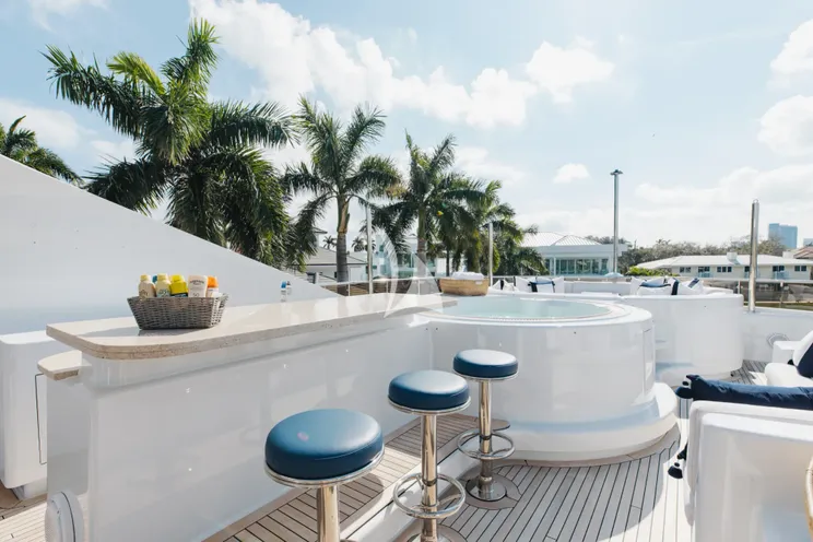 Charter Yacht M3 - Intermarine Savannah 147 - 5 Cabins - Nassau - Exumas - Bahamas