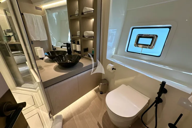 Charter Yacht M7 - Canados Gladiator 961 Speed - 4 Cabins - Cannes - St Tropez - Nice - Antibes - French Riviera - Monaco