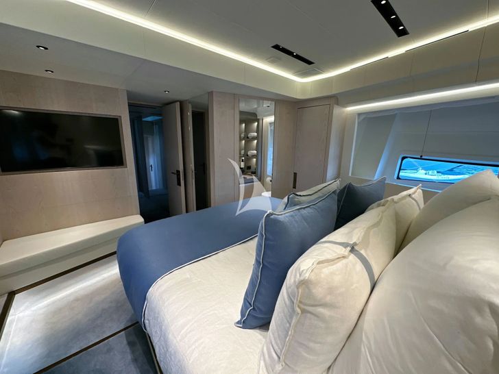 M7 Canados Gladiator 961 - VIP cabin 1 bed and TV M7 Canados Gladiator 961 - VIP cabin 1 bed and TV