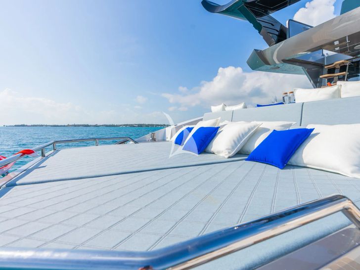 M7 Canados Gladiator 961 - aft sun beds M7 Canados Gladiator 961 - aft sun beds