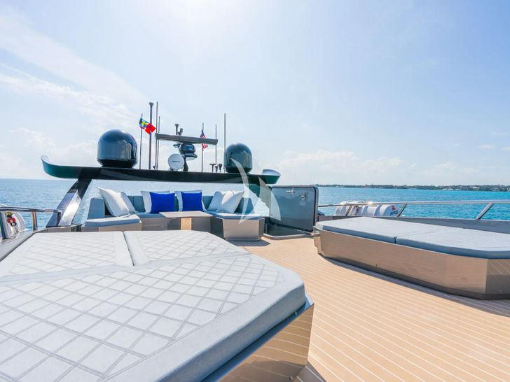 M7 Canados Gladiator 961 - flybridge M7 Canados Gladiator 961 - flybridge