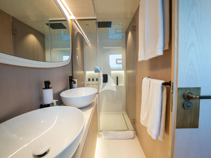 M7 Canados Gladiator 961 - master cabin bathroom M7 Canados Gladiator 961 - master cabin bathroom