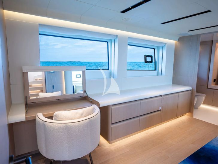 M7 Canados Gladiator 961 - master cabin work and vanity area M7 Canados Gladiator 961 - master cabin work and vanity area