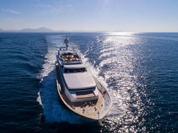 MABROUK Cantieri di Pisa Akhir 38 - bow view MABROUK Cantieri di Pisa Akhir 38 - bow view