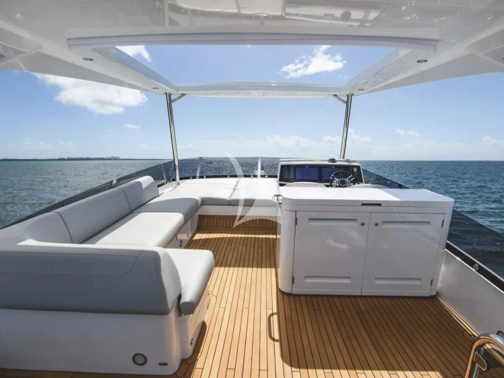 MACESAN Sunseeker Manhattan 68 - flybridge MACESAN Sunseeker Manhattan 68 - flybridge