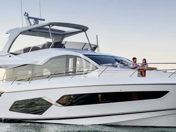 MACESAN Sunseeker Manhattan 68 - side hull shot MACESAN Sunseeker Manhattan 68 - side hull shot