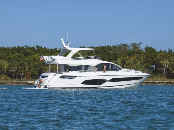MACESAN Sunseeker Manhattan 68 - side profile anchored MACESAN Sunseeker Manhattan 68 - side profile anchored