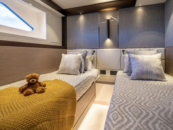 MACESAN Sunseeker Manhattan 68 - twin cabin MACESAN Sunseeker Manhattan 68 - twin cabin