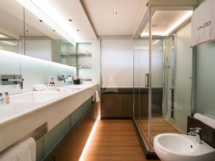 MADO Admiral Yacht Ensuite Master MADO Admiral Yacht Ensuite Master