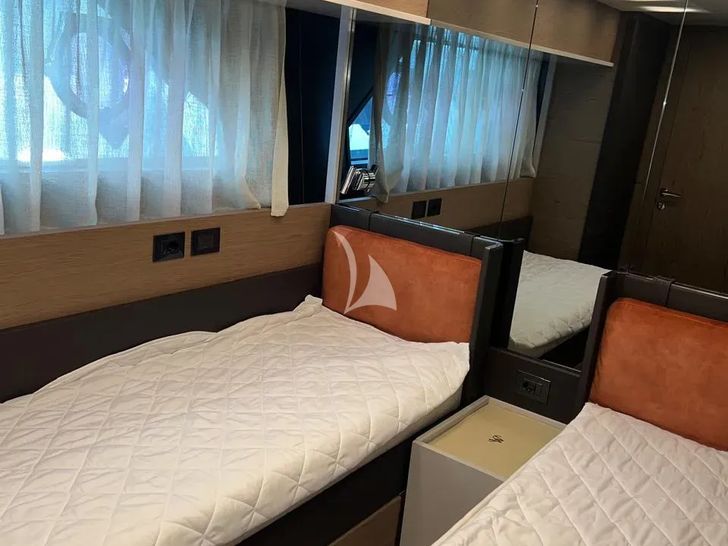 MADRA II Ferretti 920 - twin cabin MADRA II Ferretti 920 - twin cabin