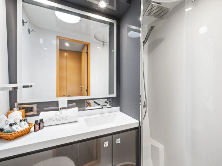 MAGEC Fountaine Pajot Victoria 67 VIP cabin 1 bathroom MAGEC Fountaine Pajot Victoria 67 VIP cabin 1 bathroom