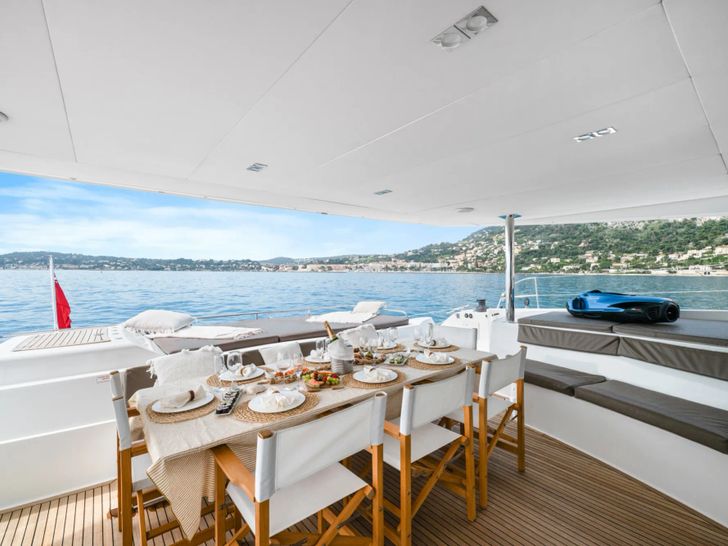 MAGEC Fountaine Pajot Victoria 67 aft deck alfresco dining area MAGEC Fountaine Pajot Victoria 67 aft deck alfresco dining area
