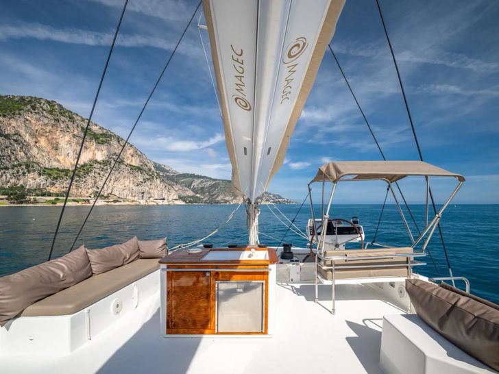 MAGEC Fountaine Pajot Victoria 67 flybridge seating MAGEC Fountaine Pajot Victoria 67 flybridge seating