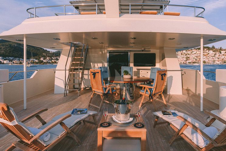 Charter Yacht MAGIX - Heesen 38m - 5 Cabins - Athens - Myknonos - Naxos - Kos