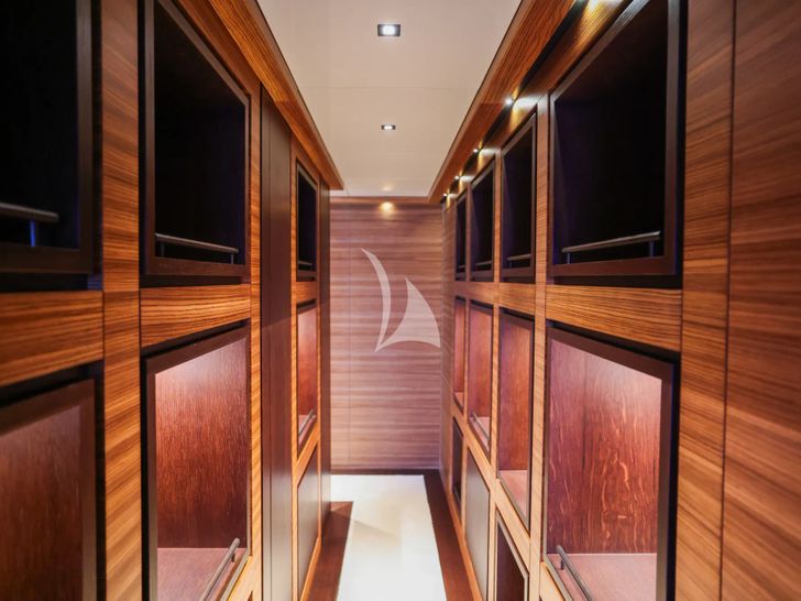 MAGNA GRECIA Custom 63m - VIP cabin 1 walk-in closet MAGNA GRECIA Custom 63m - VIP cabin 1 walk-in closet