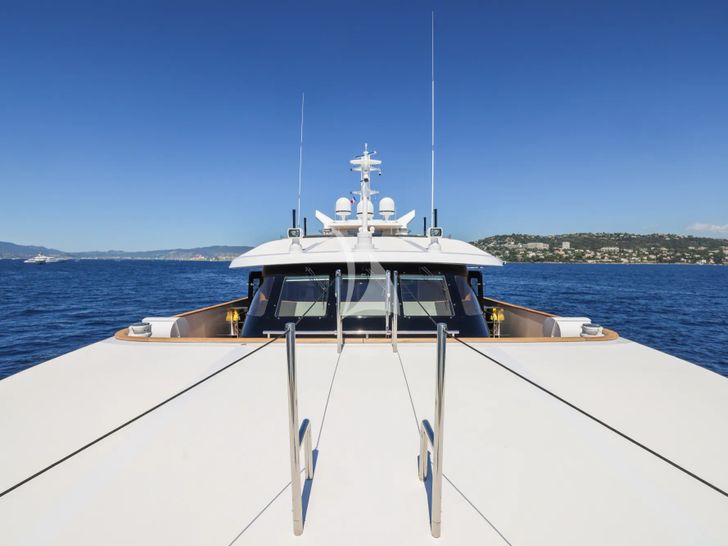 MAGNA GRECIA Custom 63m - foredeck MAGNA GRECIA Custom 63m - foredeck