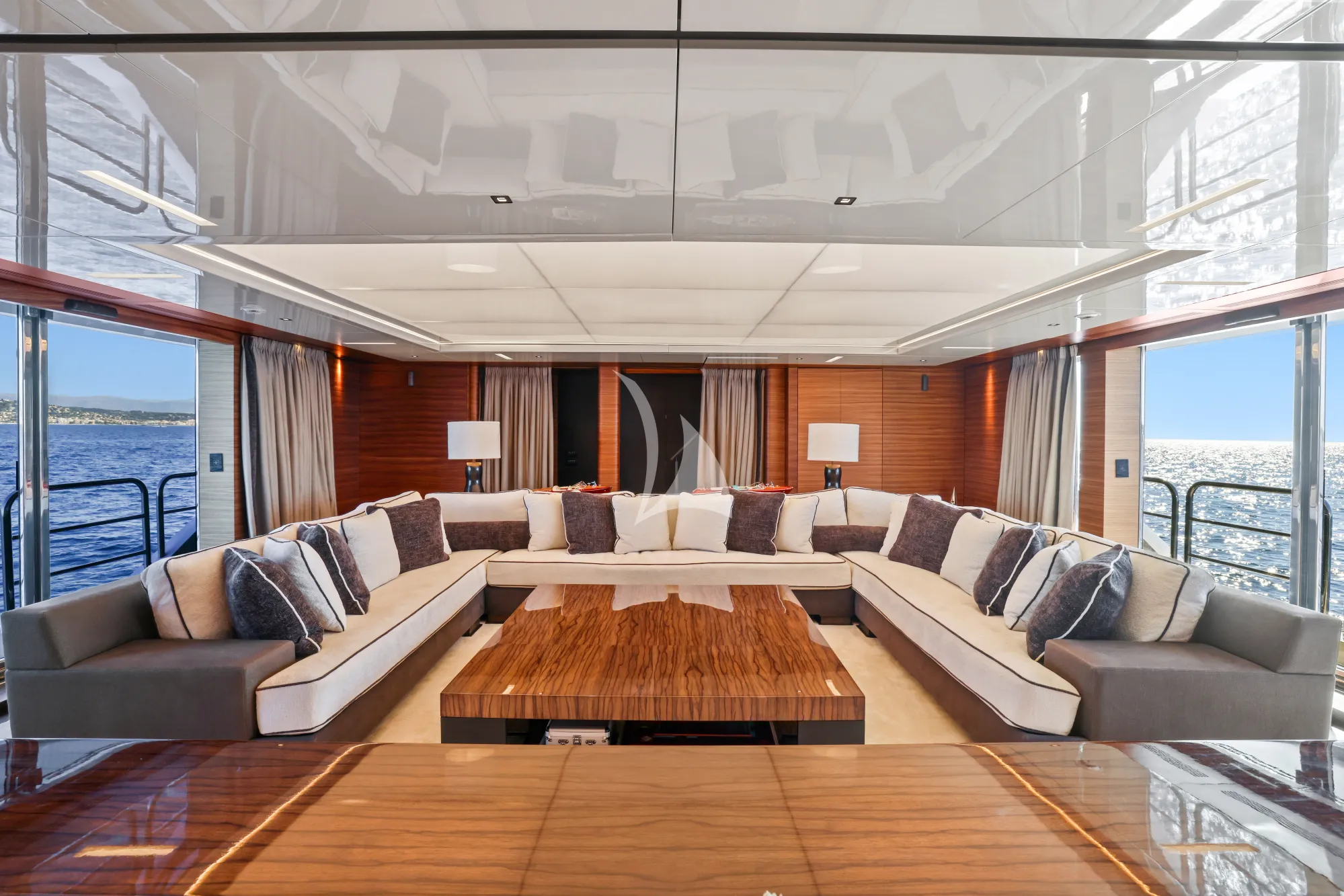 MAGNA GRECIA Custom 63m - main saloon lounge