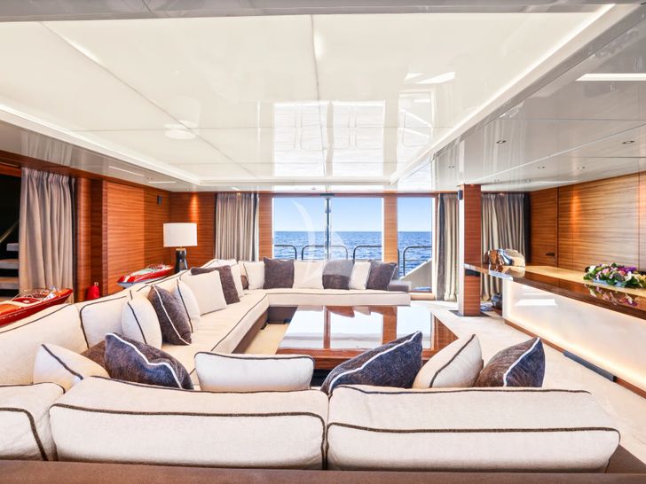 MAGNA GRECIA Custom 63m - main saloon MAGNA GRECIA Custom 63m - main saloon