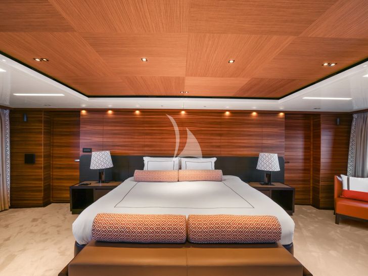MAGNA GRECIA Custom 63m - master cabin bed MAGNA GRECIA Custom 63m - master cabin bed