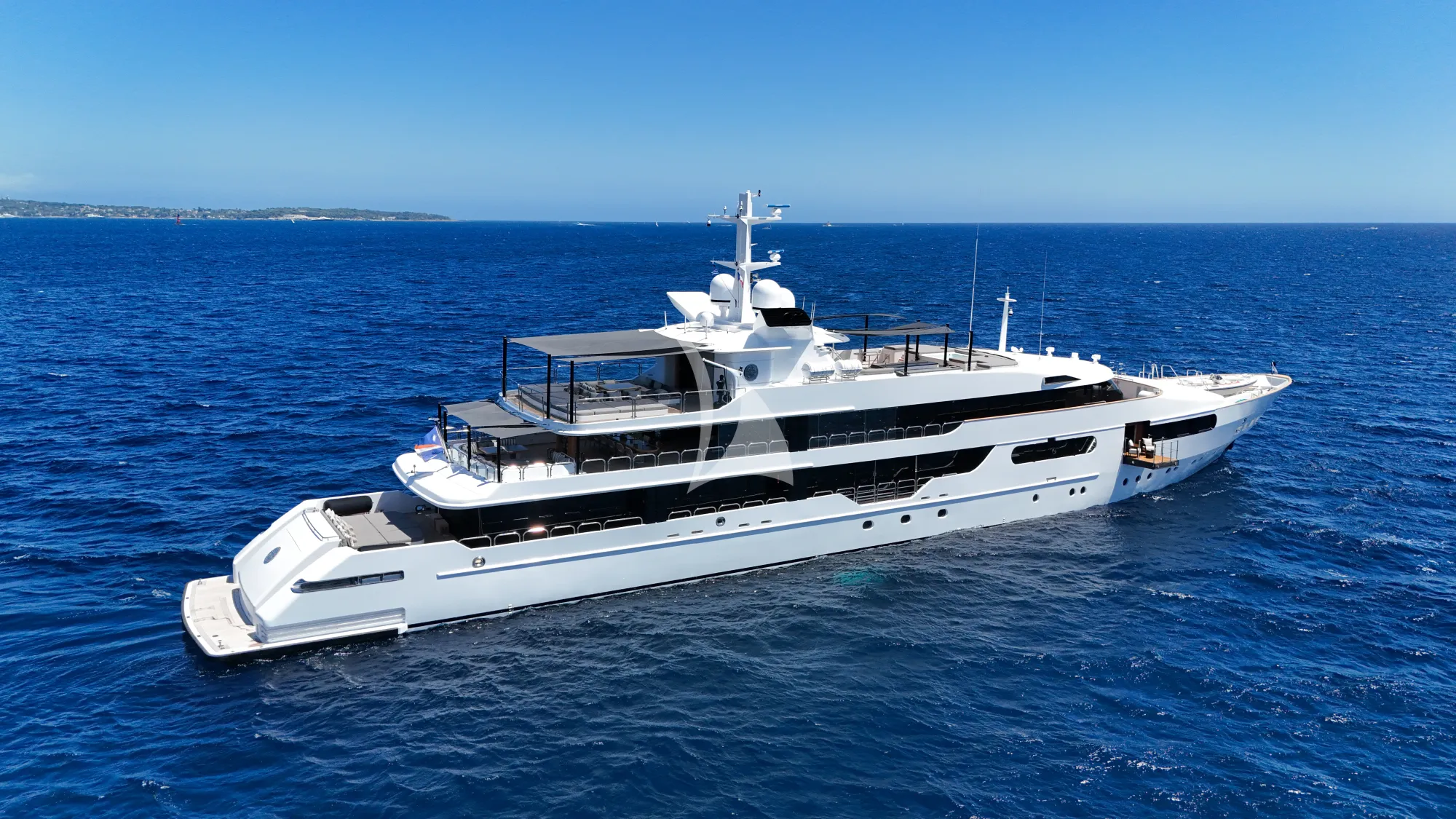 MAGNA GRECIA Custom 63m - side profile anchored