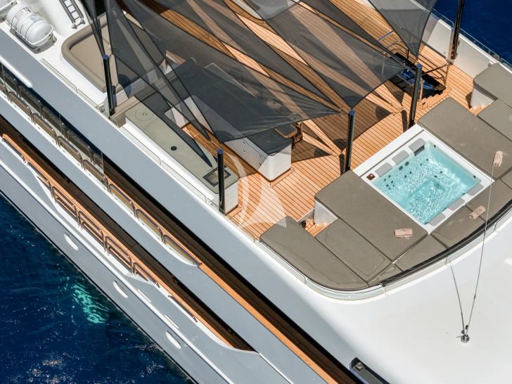 MAGNA GRECIA Custom 63m - sundeck sunbathing area and jacuzzi MAGNA GRECIA Custom 63m - sundeck sunbathing area and jacuzzi