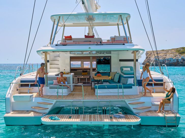 MAGNIFICO Lagoon 55 - aft shot MAGNIFICO Lagoon 55 - aft shot