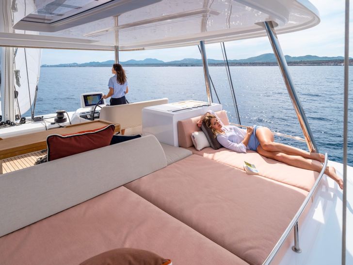 MAGNIFICO Lagoon 55 - flybridge MAGNIFICO Lagoon 55 - flybridge