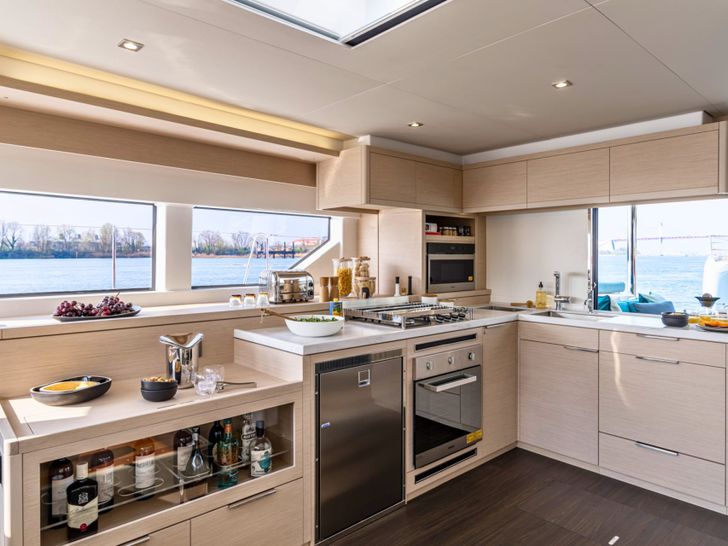 MAGNIFICO Lagoon 55 - galley MAGNIFICO Lagoon 55 - galley