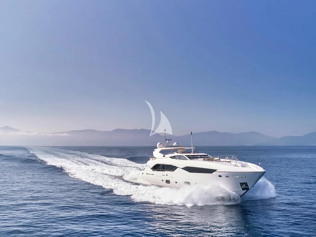 MAKANI II Predator 115 - exterior side view