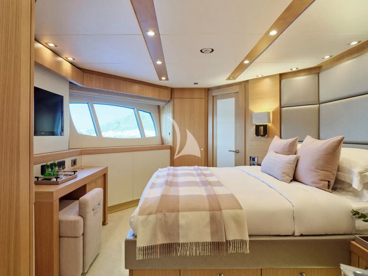 MAKANI II Sunseeker Predator 115 - VIP cabin 1 MAKANI II Sunseeker Predator 115 - VIP cabin 1