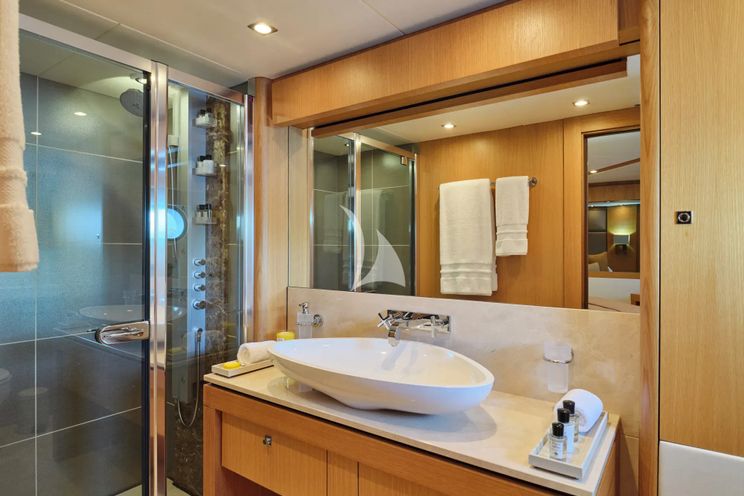 Charter Yacht MAKANI II - Sunseeker 115 - 5 Cabins - Athens - Mykonos - Paros - Cyclades - Greece