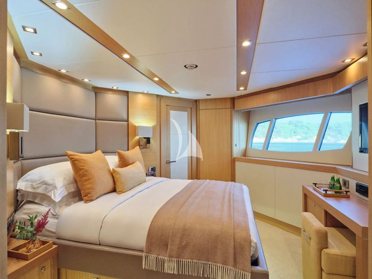 MAKANI II Sunseeker Predator 115 - VIP cabin 2 MAKANI II Sunseeker Predator 115 - VIP cabin 2