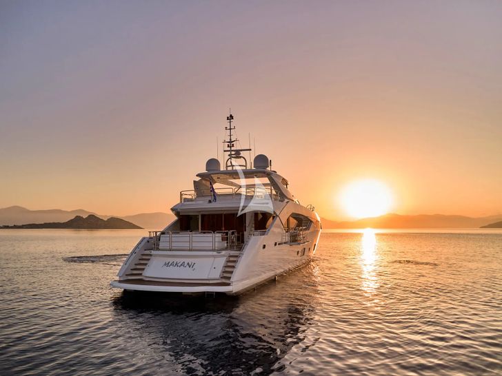 MAKANI II Sunseeker Predator 115 - anchored aft shot MAKANI II Sunseeker Predator 115 - anchored aft shot
