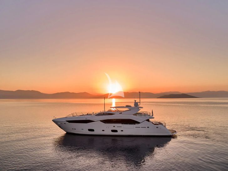 MAKANI II Sunseeker Predator 115 - anchored under the sunset MAKANI II Sunseeker Predator 115 - anchored under the sunset