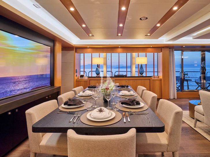 MAKANI II Sunseeker Predator 115 - indoor dining set up MAKANI II Sunseeker Predator 115 - indoor dining set up