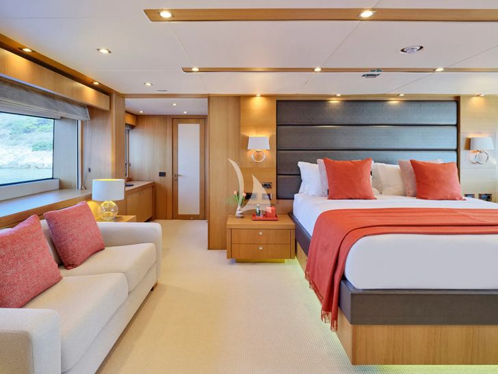 MAKANI II Sunseeker Predator 115 - master cabin bed and seating MAKANI II Sunseeker Predator 115 - master cabin bed and seating
