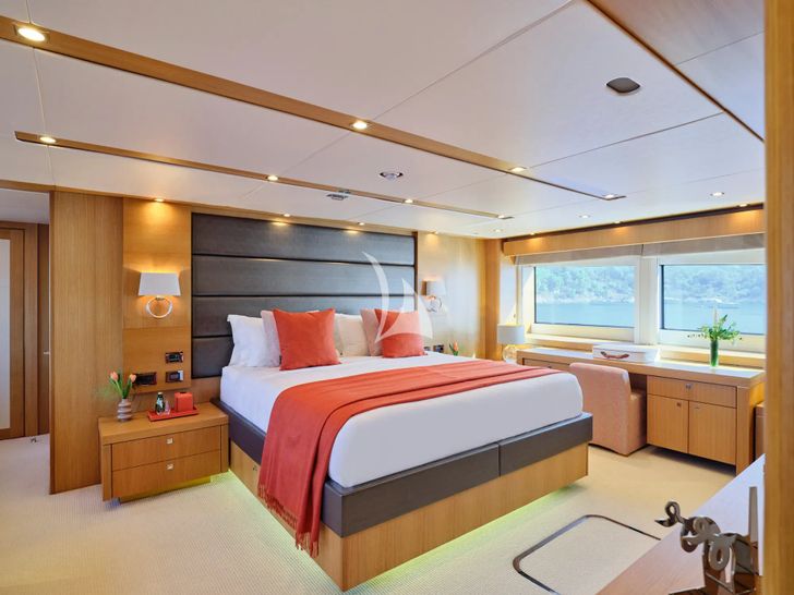 MAKANI II Sunseeker Predator 115 - master cabin MAKANI II Sunseeker Predator 115 - master cabin