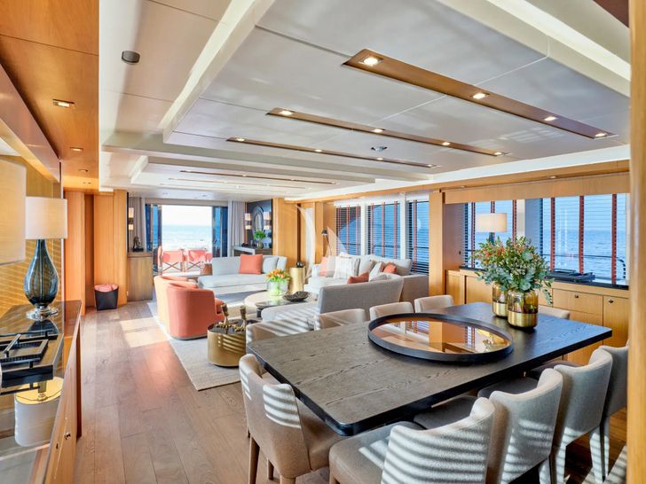 MAKANI II Sunseeker Predator 115 - saloon lounge and dining area MAKANI II Sunseeker Predator 115 - saloon lounge and dining area