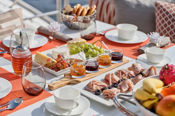 Charter Yacht MAKANI II - Sunseeker 115 - 5 Cabins - Athens - Mykonos - Paros - Cyclades - Greece