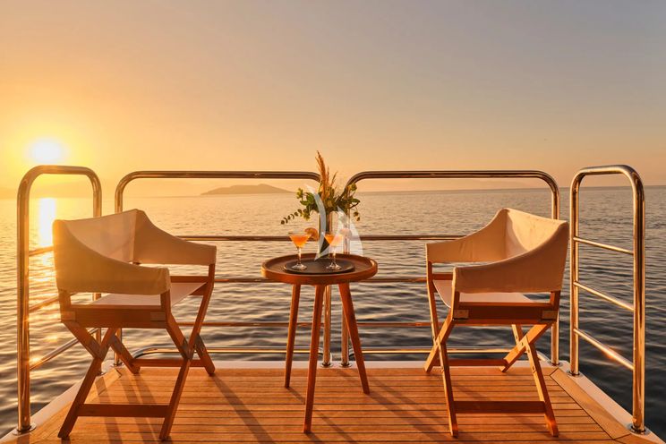 Charter Yacht MAKANI II - Sunseeker 115 - 5 Cabins - Athens - Mykonos - Paros - Cyclades - Greece