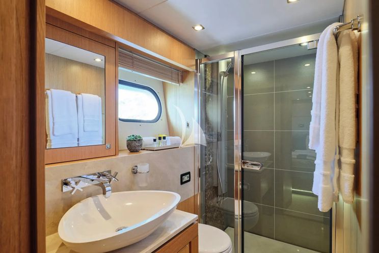 Charter Yacht MAKANI II - Sunseeker 115 - 5 Cabins - Athens - Mykonos - Paros - Cyclades - Greece