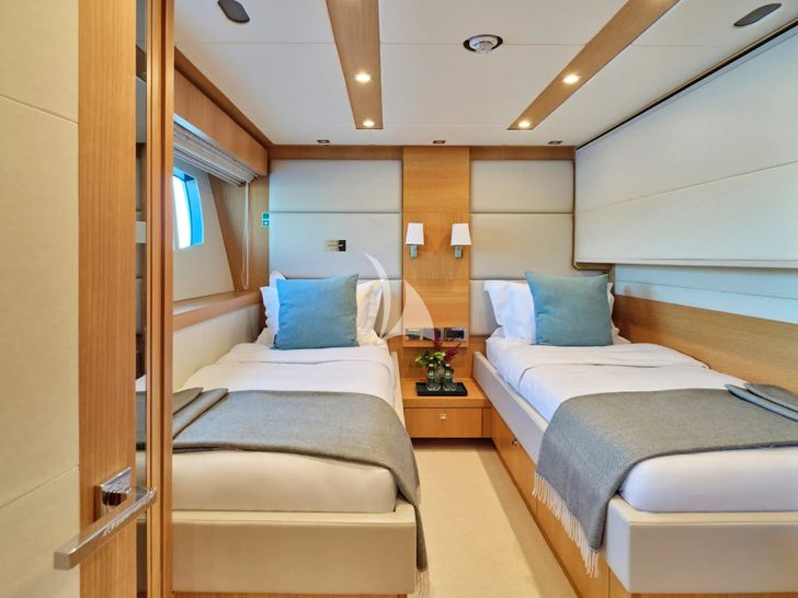 MAKANI II Sunseeker Predator 115 - twin cabin 2 MAKANI II Sunseeker Predator 115 - twin cabin 2