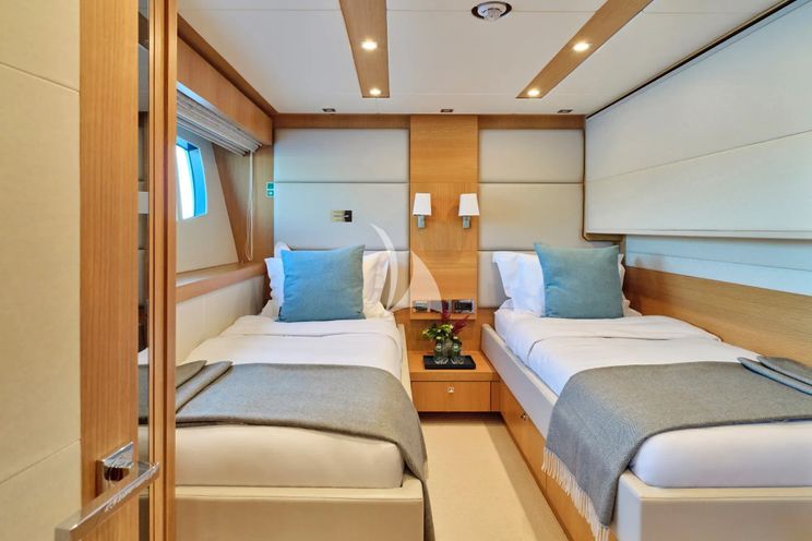 Charter Yacht MAKANI II - Sunseeker 115 - 5 Cabins - Athens - Mykonos - Paros - Cyclades - Greece