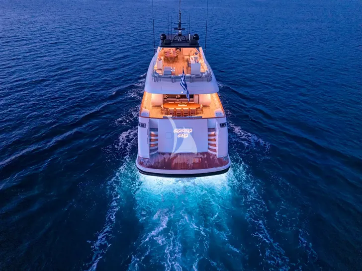 MAMA MIA Maiora 39DP - aft shot at night MAMA MIA Maiora 39DP - aft shot at night