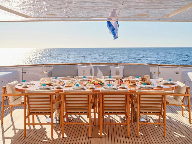MAMA MIA Maiora 39DP - alfresco dining set up MAMA MIA Maiora 39DP - alfresco dining set up