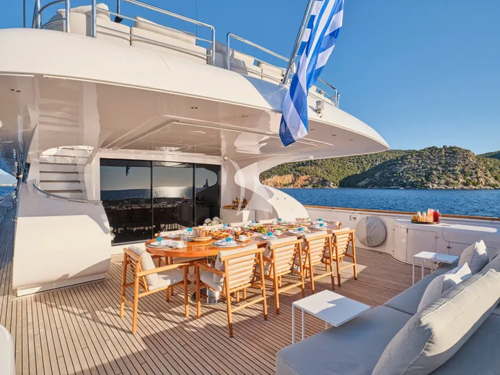 MAMA MIA Maiora 39DP - main aft deck MAMA MIA Maiora 39DP - main aft deck